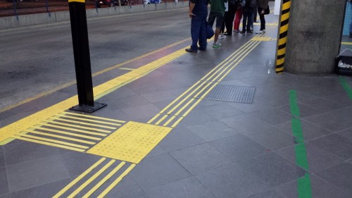 Colocadores de piso tátil