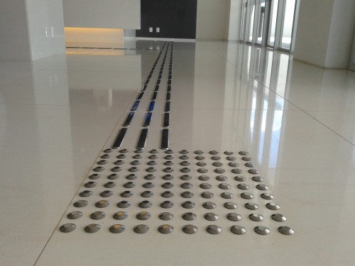 Instalação de piso tátil