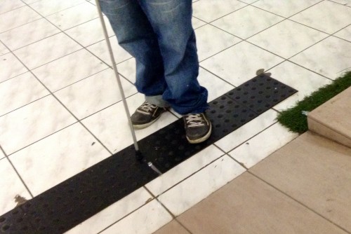 Piso para deficiente visual