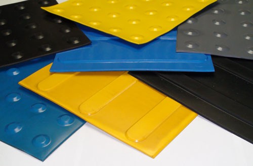 Piso tátil de borracha