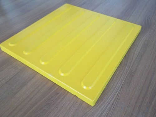 Piso tátil de concreto