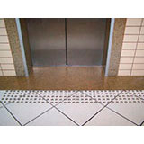 Colocador de piso tátil