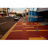 Colocador de piso tátil