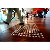 Colocador de piso tátil