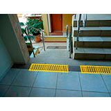 Colocador de piso tátil