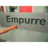 Placa para sinalização em Braille