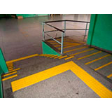 Sinalizações visuais em degraus